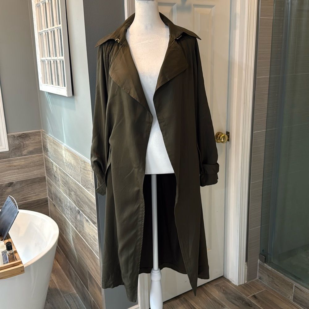 Elie Tahari Olive Green Light Weight Trench Coat Retails $158 SZ Small - Picture 3 of 9
